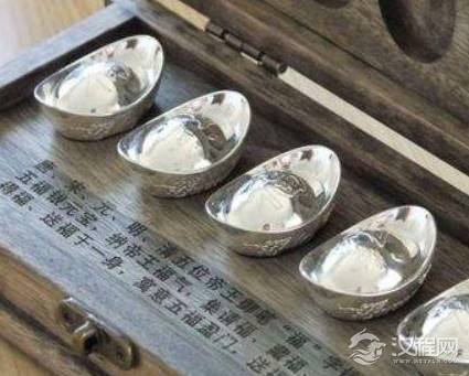 古装剧中大侠吃完饭丢下银子就走 店家为何从来不拦他们