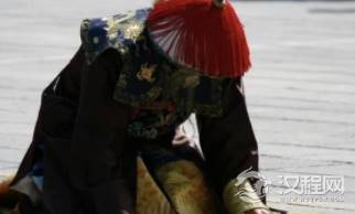 清朝时官员对皇帝行叩拜礼时都有哪些讲究？