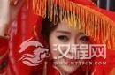 古代的人结婚时新娘为何都要蒙上红盖头呢?