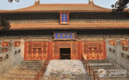 康熙见孔子墓不拜，大臣出一招解决问题