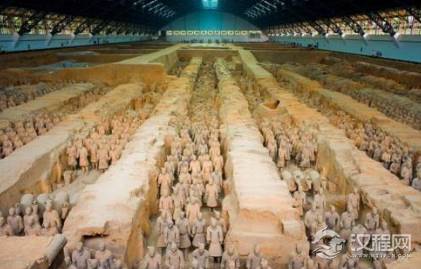 兵马俑中间的土堆里面藏着什么宝贝吗 这些土为什么不把它挖开