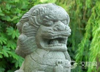 石狮子嘴里的球能转能动的 究竟是怎么放进去的呢