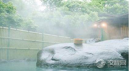 温泉的成因是什么？泡温泉有什么好处？