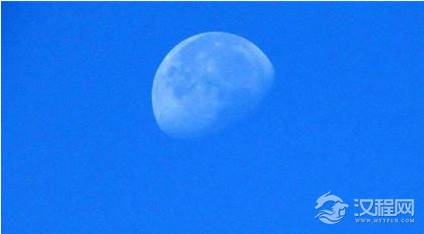 在白天的时候为何能看到了月亮？分别有哪两个可能性？