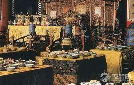 为什么皇帝吃饭之前要先由太监试菜？这样做的目的是什么？