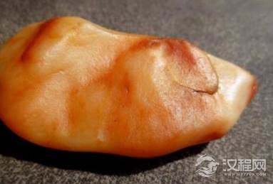 金丝玉养不养人？为什么说金丝玉不适合人佩戴？