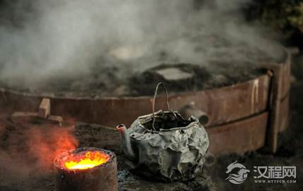 在当今世界上烧同样多的水，用电和天然气哪种更划算？