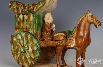 唐朝的唐三彩釉面如何区别？留下了哪些很特别的痕迹？