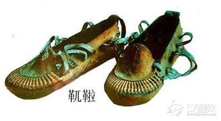 古人穿鞋不分左右脚是真的吗？原来鞋子一模一样