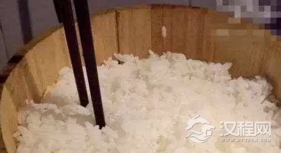 说说那些自古流传下来的规矩：为什么筷子不能插饭里？