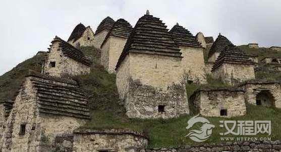 真“死亡之城”，如同一座小村庄的地上坟场