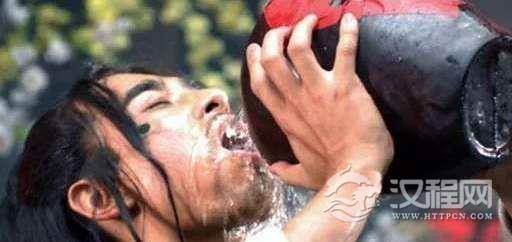 水浒中武松打虎喝的究竟是什么酒？是黄酒还是白酒？