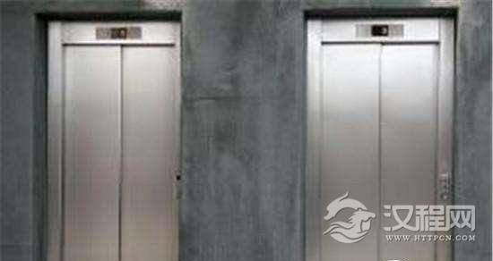 震惊!一名男子光天化日之下就将两部正在使用的电梯盗走了