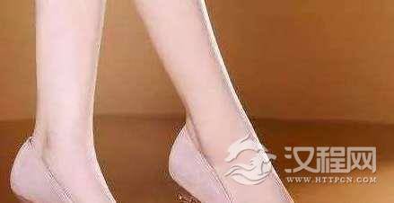 穿高跟鞋的女性更有吸引力，更容易受到男性帮助，这是为什么呢？