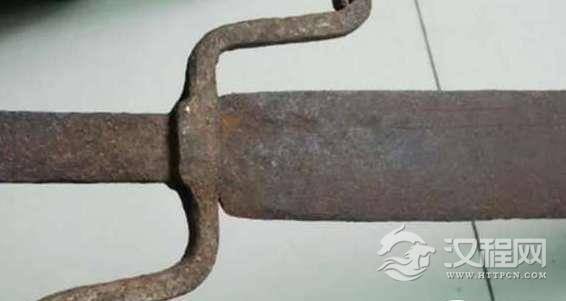 河北老汉拿出一大刀,上刻四个字,专家一看:有点意思