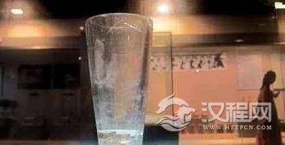 几千年前的水晶杯，作为传家宝，但越看越像常见的一物