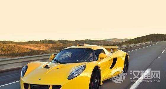世界上最快的跑车，轩尼诗第一布加迪威龙第二(435公里/时)