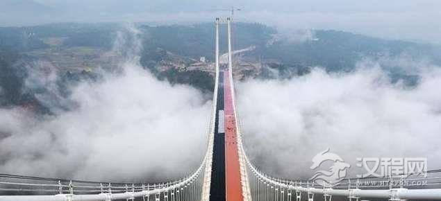 世界上最高的桥梁:杭瑞高速北盘江大桥