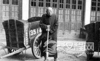 黄金荣被人痛揍，杜月笙学会一个道理