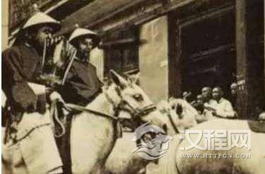 清朝有个职业上下班不能穿衣服，有人凭这个大发横财