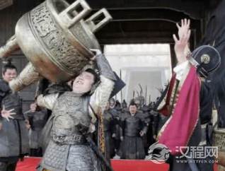 秦武王举鼎绝膑而死，死后大臣一个升官，一个灭族！