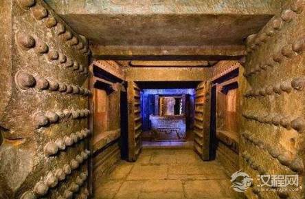 古代最倒霉盗墓者，进去后发现墓主还活着...