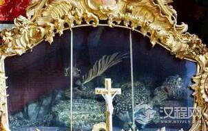 最奢侈的骨骸：骨骼上都镶满了钻石