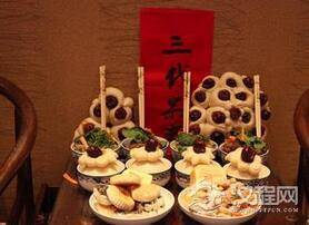 灵异奇谈：给祖先的贡品最好不要乱动!