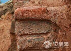 湖南发现东汉末年砖式古墓 纹式精美