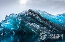 揭秘世界奇观：艾利冰山翻转后通透如宝石