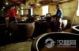 画风如此清奇!日本人居然用木头酿酒?