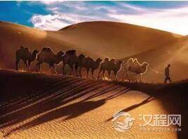 中国最大的沙漠在哪：沙漠中为何有奇怪图案