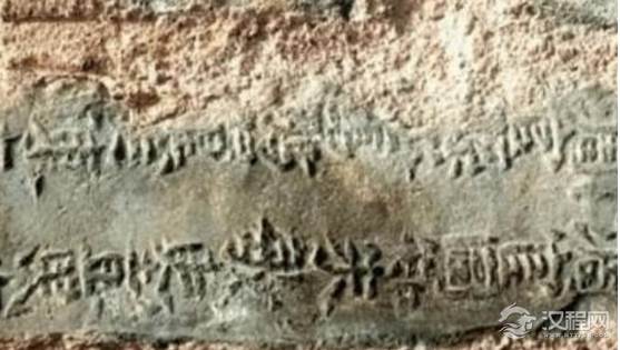 考古专家挖掘文物，为什么突然逃出古墓？