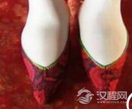 独恋金莲的齐东昏侯 结果被一双美足迷的亡了国