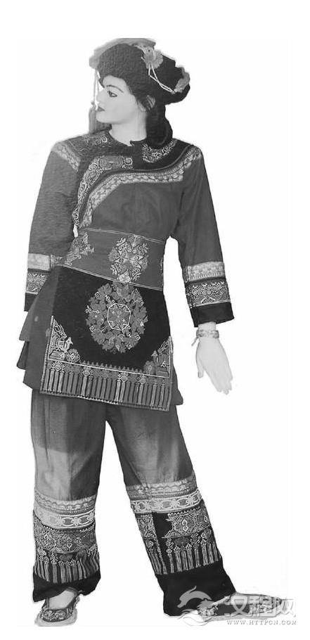 乌蒙山女子服饰