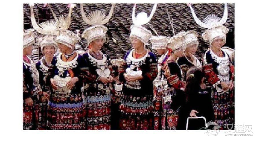 湘西苗族节庆服装1