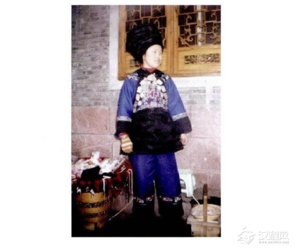 现代湘西苗族女装2