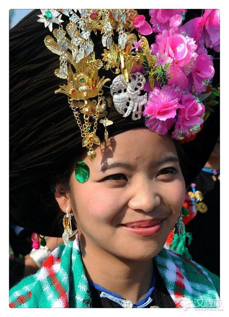 户撒阿昌族服饰