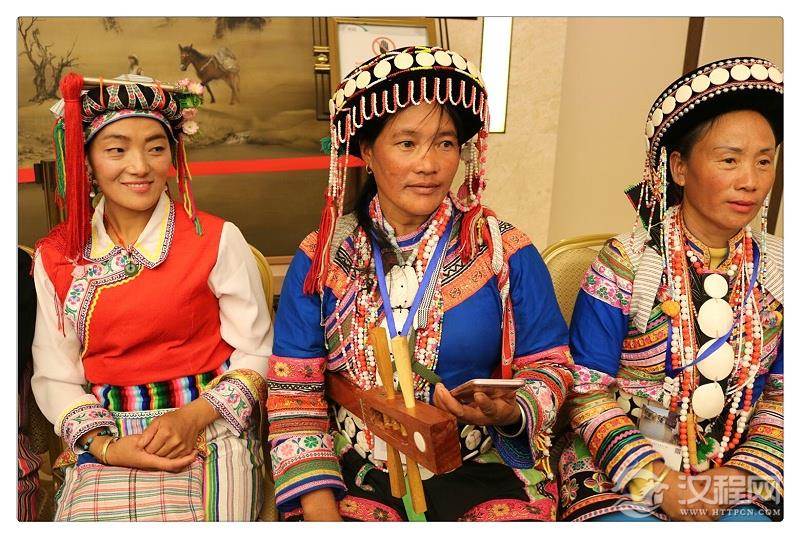 怒江民族服装
