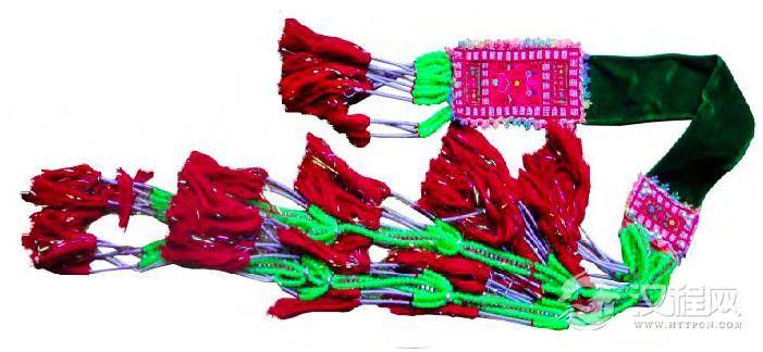 手巾帕上的流苏装饰