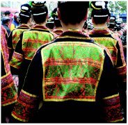 苗族服饰中装饰纹样的艺术表达与价值体现