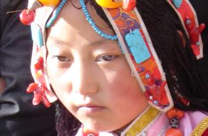 令人目不暇接、雍容华贵的藏族服饰