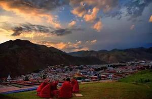 甘肃民俗服饰之甘南藏族服饰