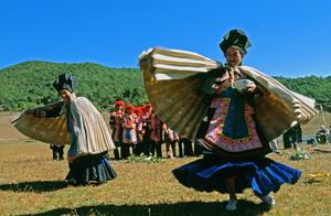 你所熟悉又陌生的彝族服饰！