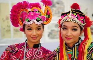 彝族为什么非要把服装弄得光鲜亮丽，色彩斑斓？