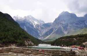 “玉龙雪山”~纳西族人心中的神山 !