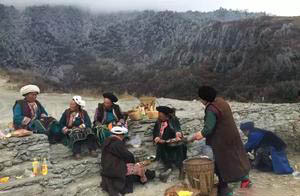 羌族男人的服饰与勇武