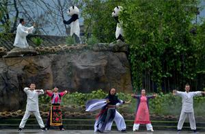 直击都江堰放水节 羌族妹子柔情演绎青城太极