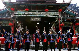 “毕兹卡”——“土生土长的人”：土家族风情