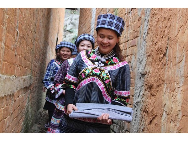 中国民间民族舞蹈服装设计